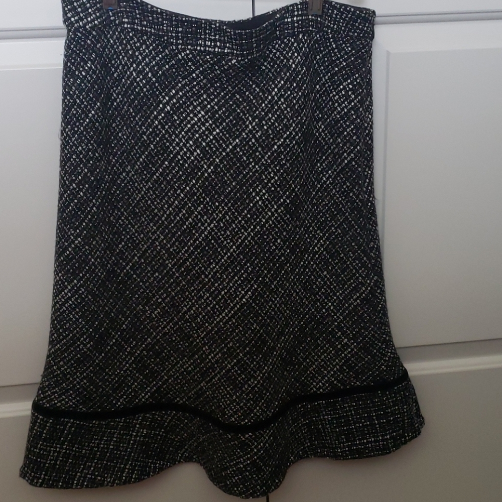 Gap skirt